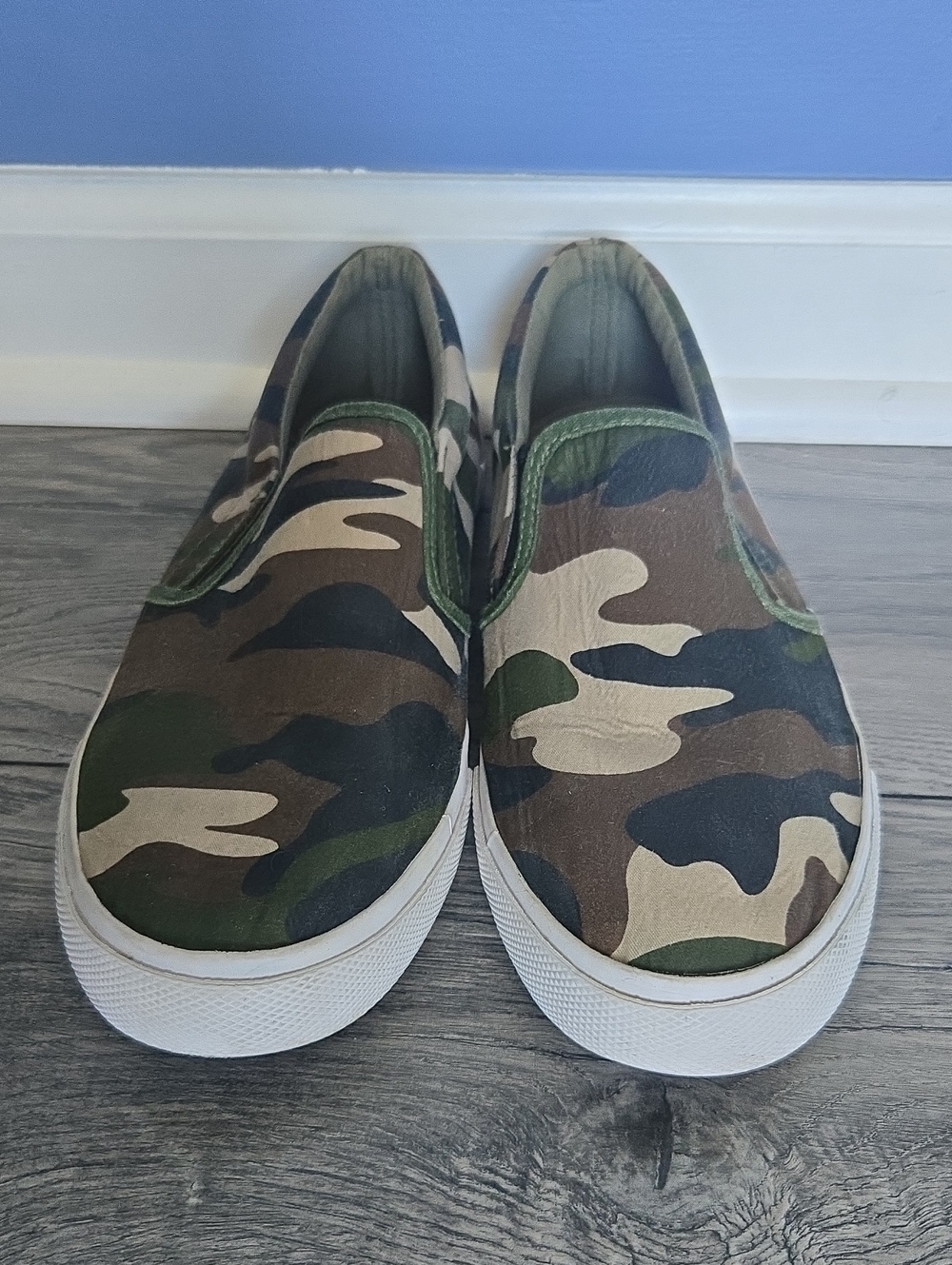 Unisex Camo Slip-On Canvas Sneakers - Green/Brown/Black